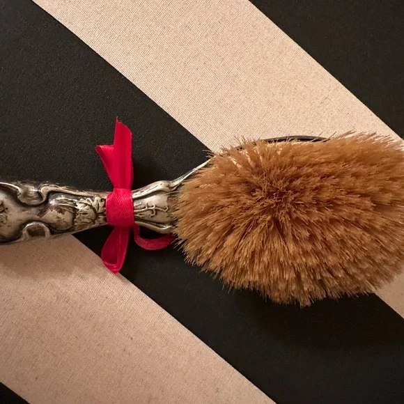 Art Nouveau Silver Hairbrush - Picture 3 of 7